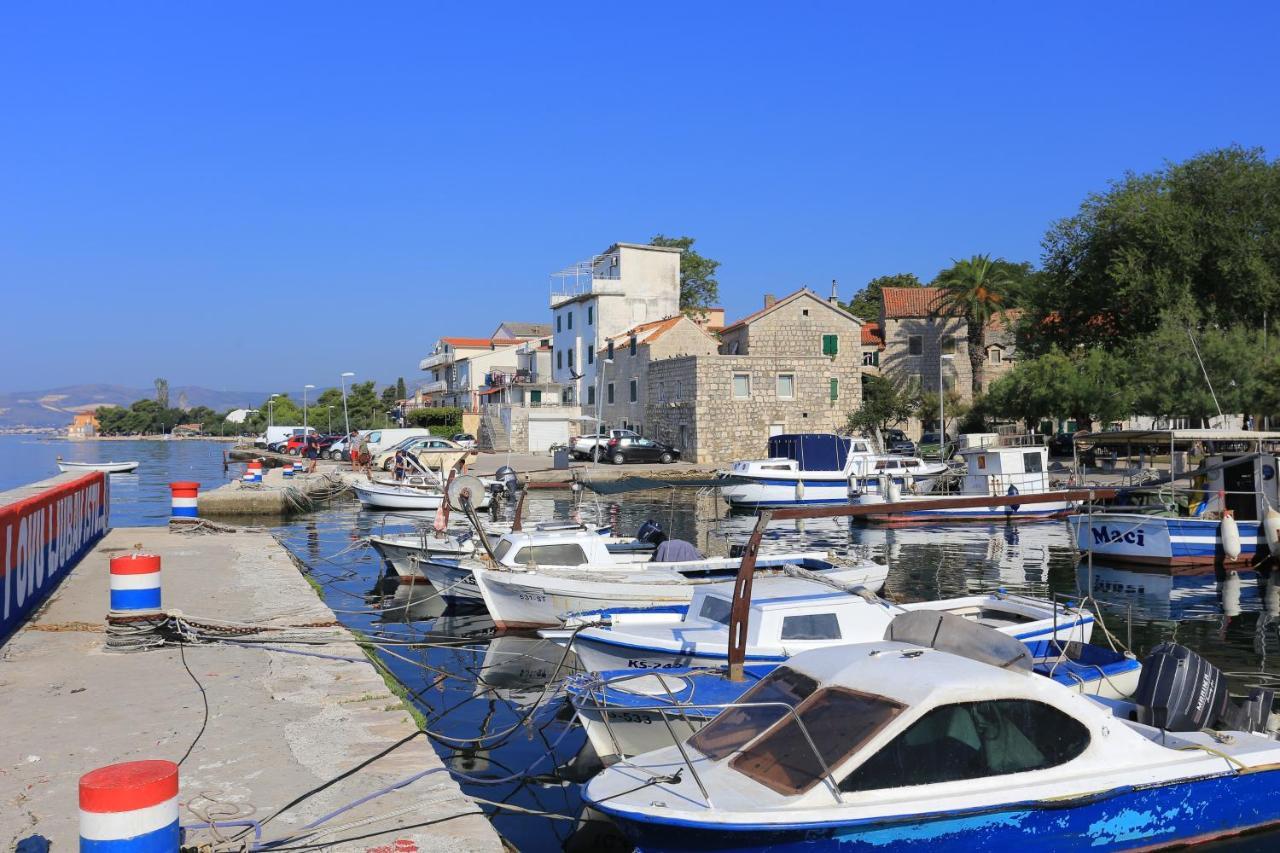 Apartments With A Parking Space Kastel Kambelovac, Kastela - 21372 Eksteriør bilde